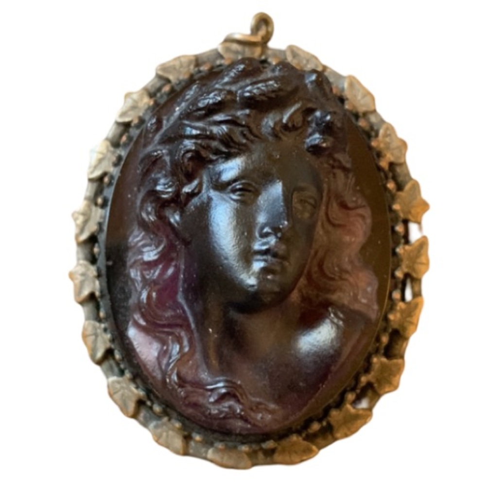 Antique Whimsical Victorian Purple Glass Lady Cameo Leaf Oval Brooch Pendent